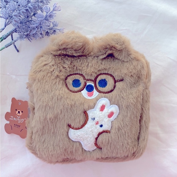 NWT Super furry dog pouch, OS, brown - Picture 1 of 9